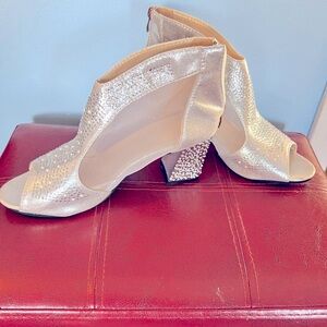 Women dress shoes